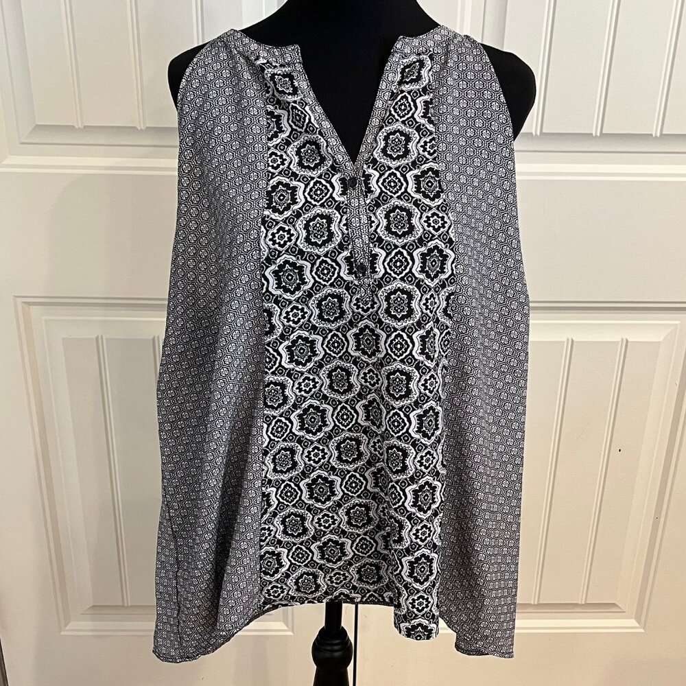 Old Navy Women's Sleeveless Printed Blouse XXL Black & White Boho Chic